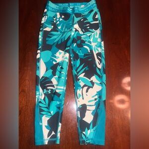 Under armour capris size medium
